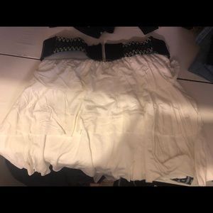 White ruffle skirt with belt